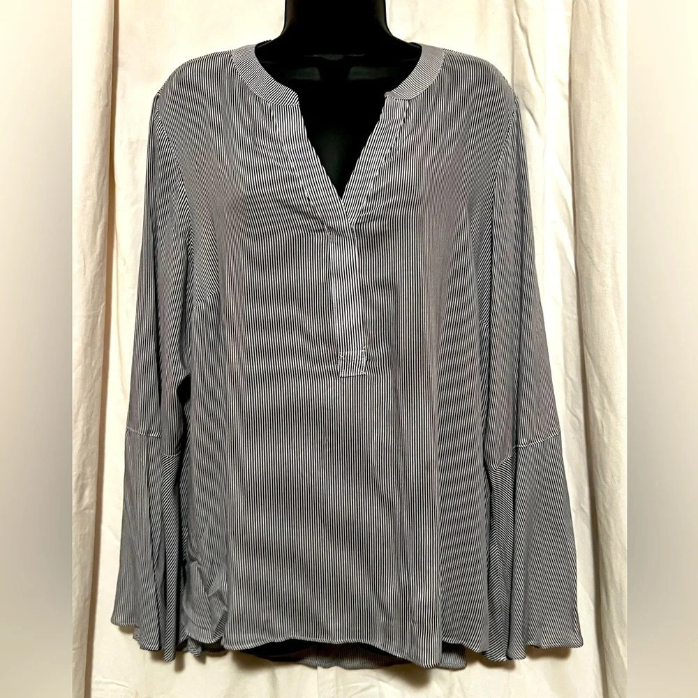 Simply Vera by Vera Wang Butterfly Sleeve Black and Wht LS Blouse Womens Sz PXL